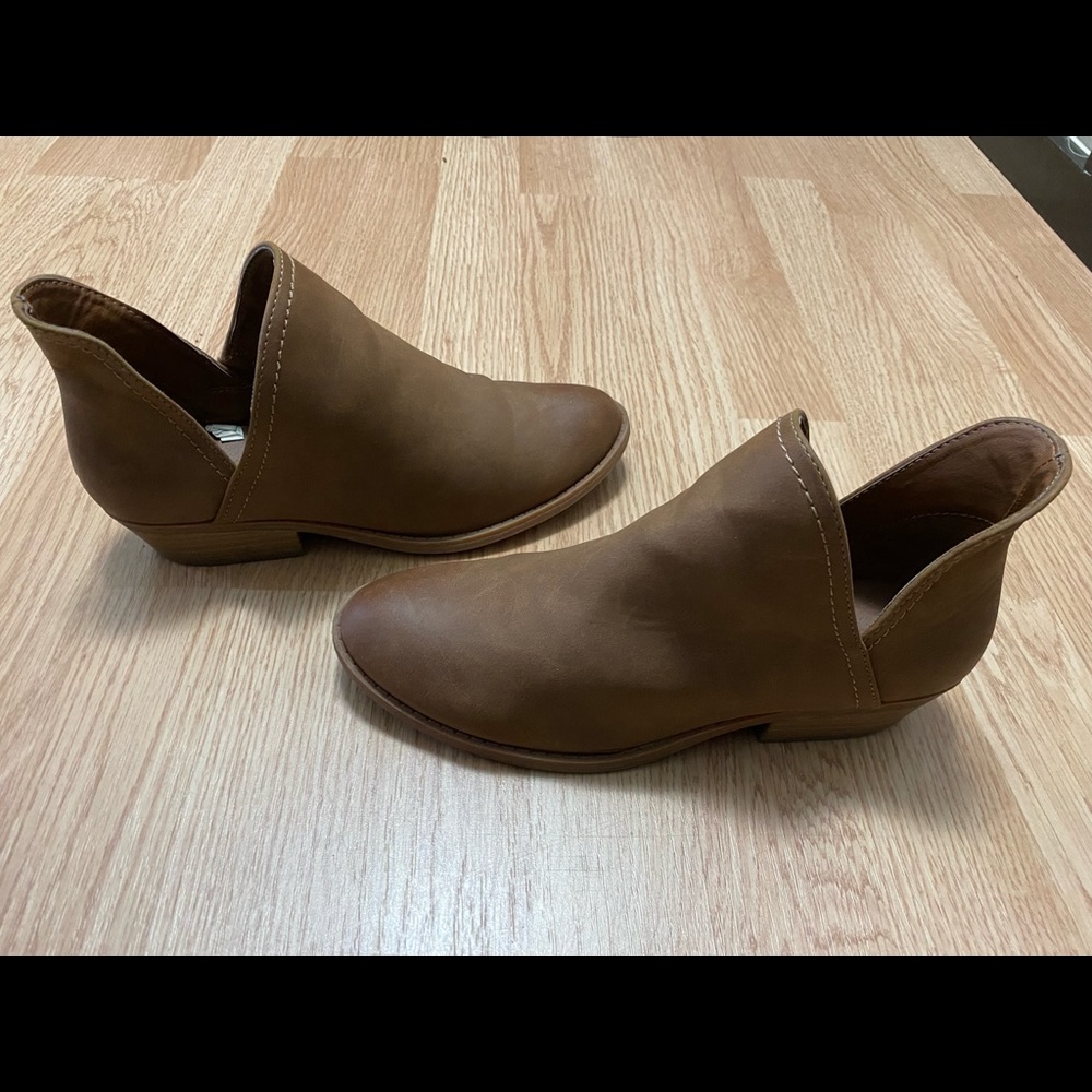 Universal Thread Camel Color Booties